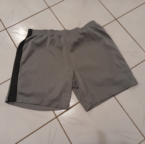 4/$40 Men's Gray Athletic Shorts - Size XL - Picture 2 of 5